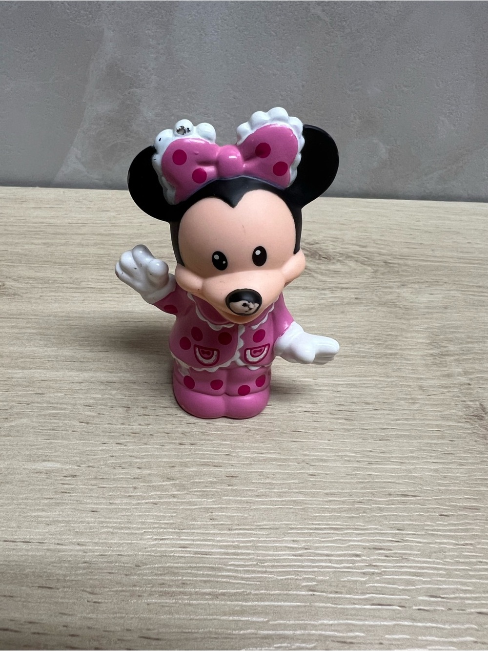 ⭐ 2014 Fisher-Price Little People Disney Minnie Mouse – Pink Polka Dot Outfit